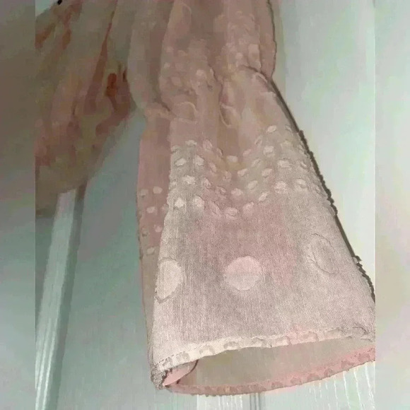 ❤️ Pink Cropped Long Sleeved Top with Textured Print - Picture 5 of 6